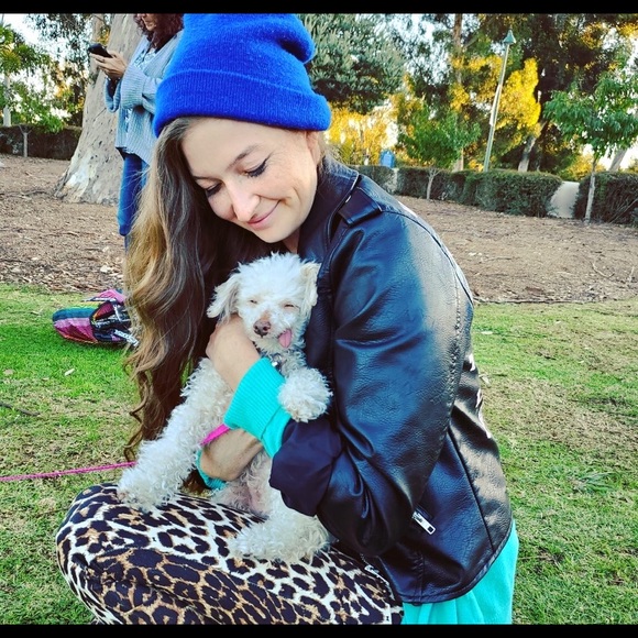 Meet your Posher, Sonya Safire - Picture 3 of 4